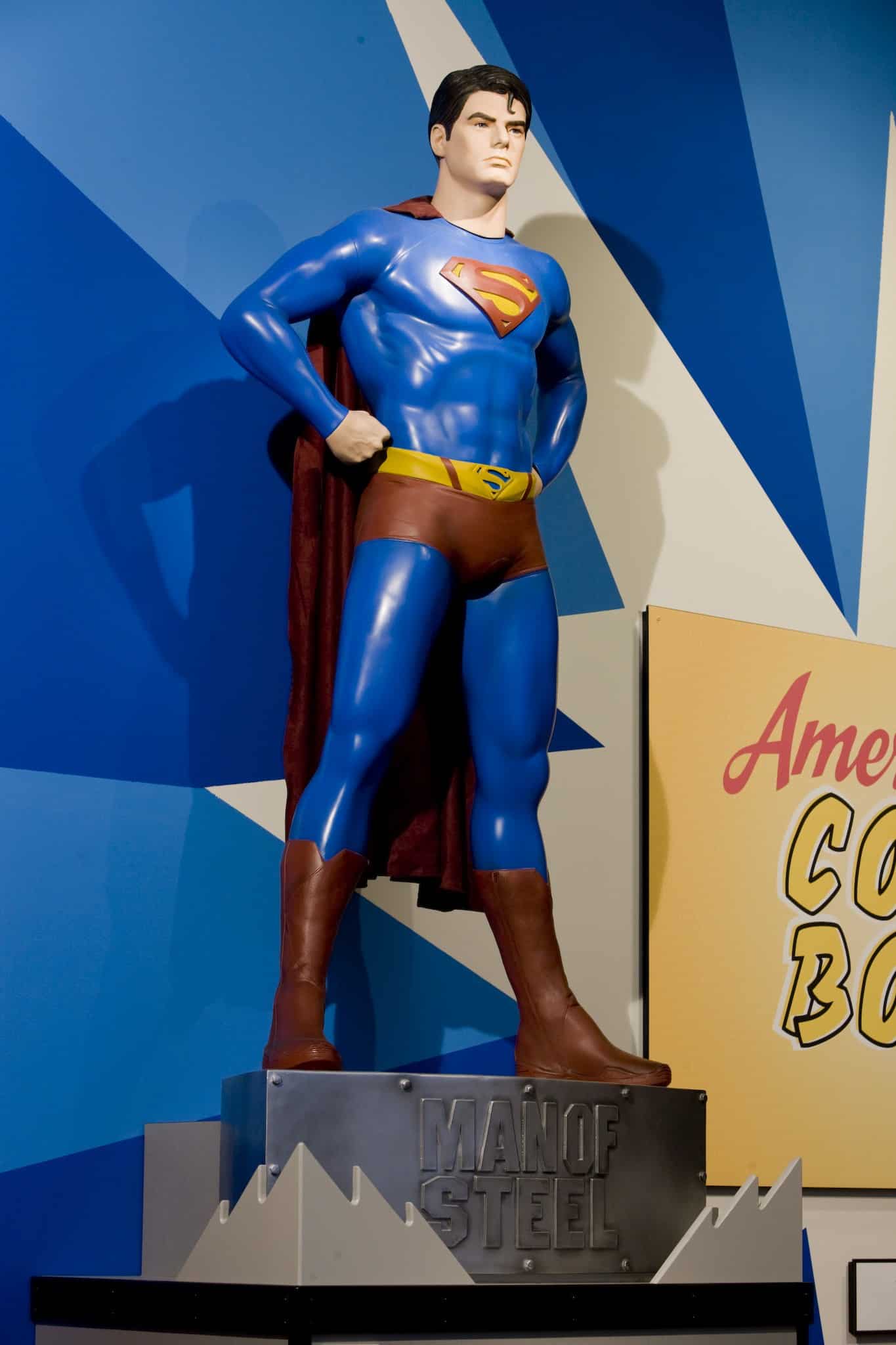 Super-Man statue