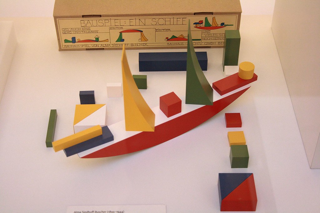 Image of “Construction Game” by Alma Siedhoff-Buscher, 1923. Photo courtesy of Flickr user Rolf-Dieter through Creative Commons License Attribution.