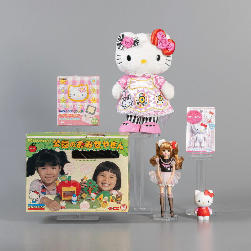 A set of 6 Hello Kitty Artifacts