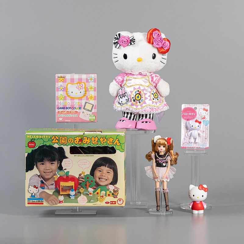 Hello Kitty artifacts