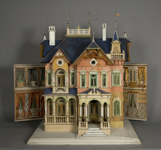 Blue Roof Victorian, 1890. The Strong National Museum of Play, Rochester, New York. 