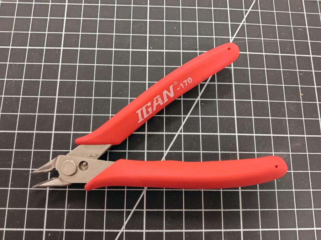 Electronics flush wire cutters