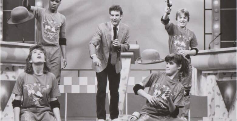 Marc Summers on the set of Double Dare with kid contestants to his right and left